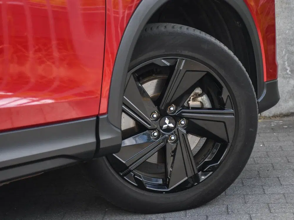 Mitsubishi Eclipse Cross Black Edition 2.4 PHEV 188pk Automa uit 2024, foto 7