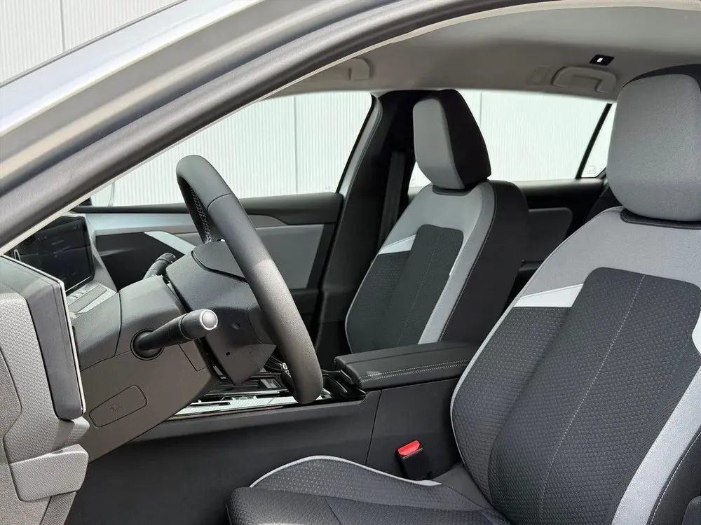 Opel Astra Sports Tourer 54kw 156pk Aut Edition uit 2025, foto 11