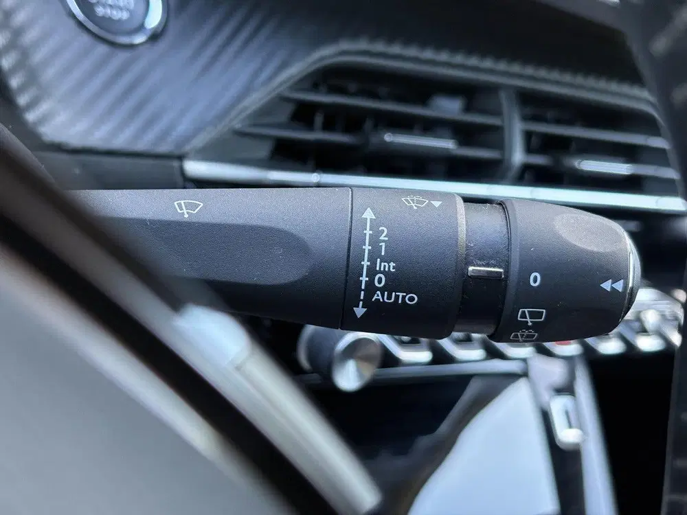 Peugeot 208 1.2 PureTech Blue Lease Allure uit 2021, foto 19