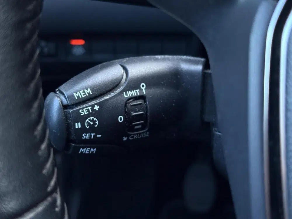 Peugeot 208 1.2 PureTech Blue Lease Allure uit 2021, foto 20
