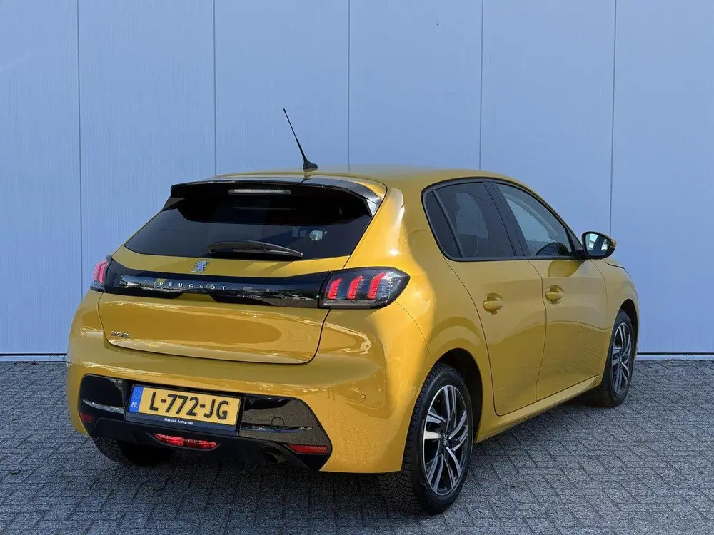Peugeot 208 1.2 PureTech Blue Lease Allure uit 2021, foto 5