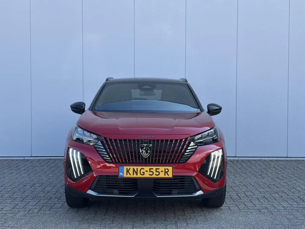 Peugeot 2008 1.2 Hybrid 145 GT uit 2026, foto 2