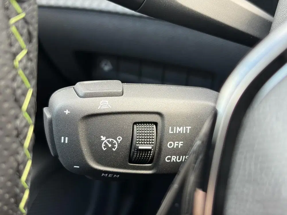 Peugeot 2008 1.2 Hybrid 145 GT uit 2026, foto 20