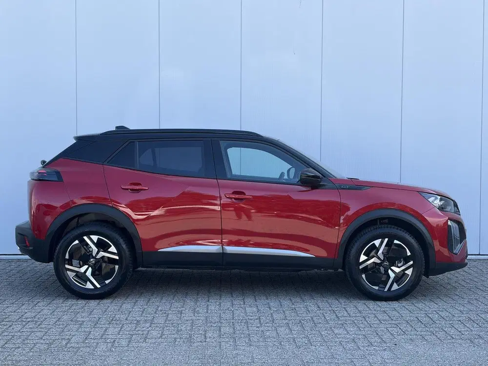 Peugeot 2008 1.2 Hybrid 145 GT uit 2026, foto 4