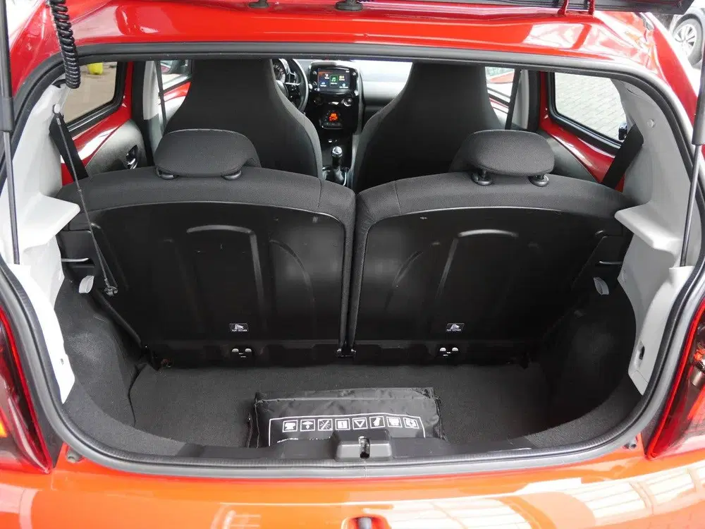 Peugeot 108 1.0 e-VTi Allure uit 2021, foto 10