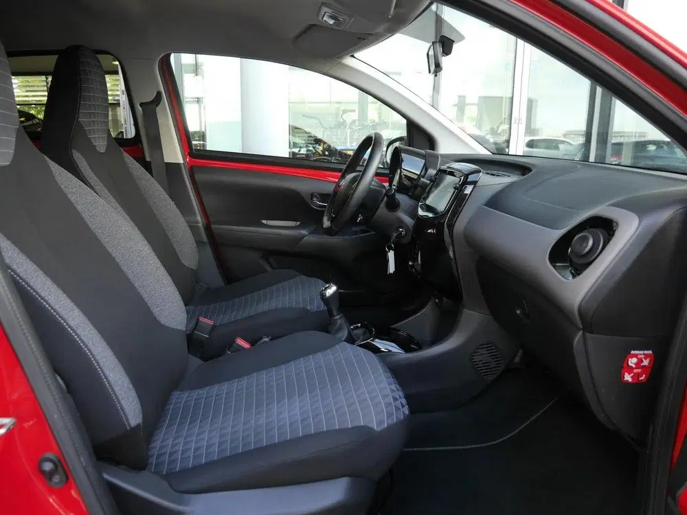 Peugeot 108 1.0 e-VTi Allure uit 2021, foto 12