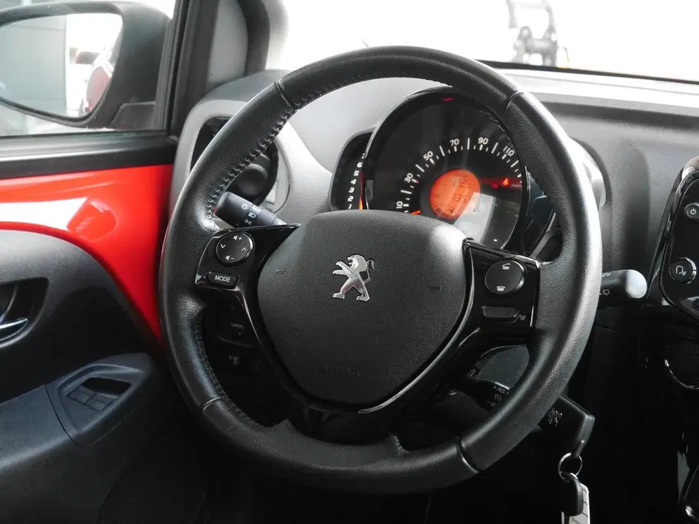 Peugeot 108 1.0 e-VTi Allure uit 2021, foto 13