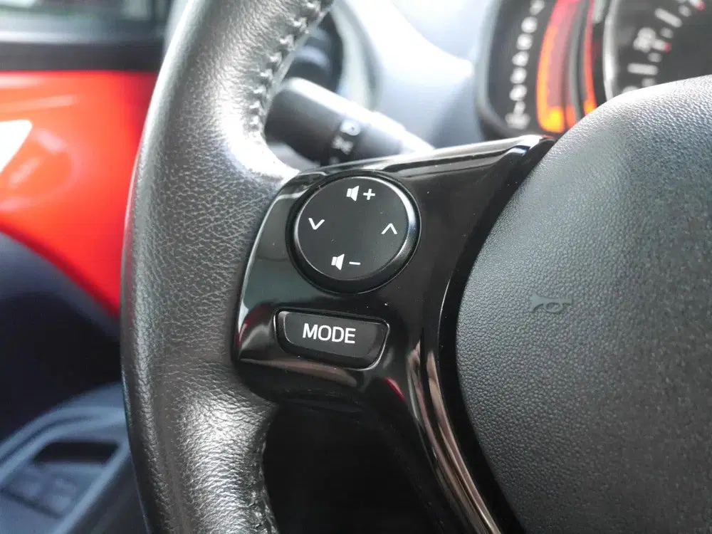 Peugeot 108 1.0 e-VTi Allure uit 2021, foto 18