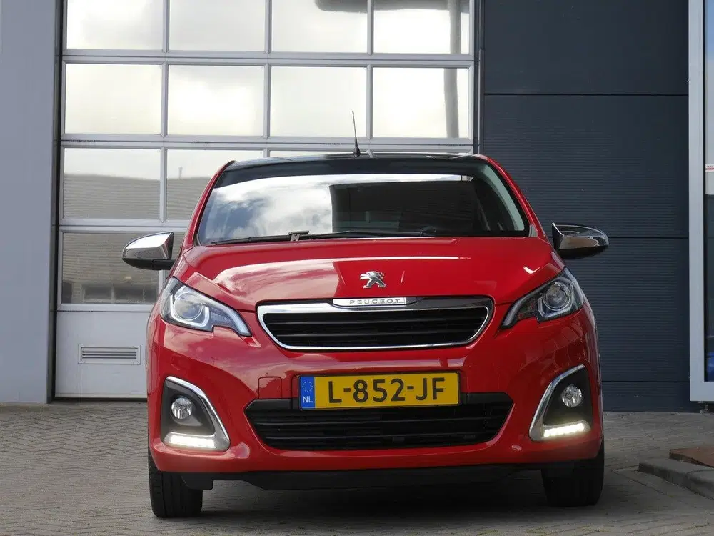 Peugeot 108 1.0 e-VTi Allure uit 2021, foto 3