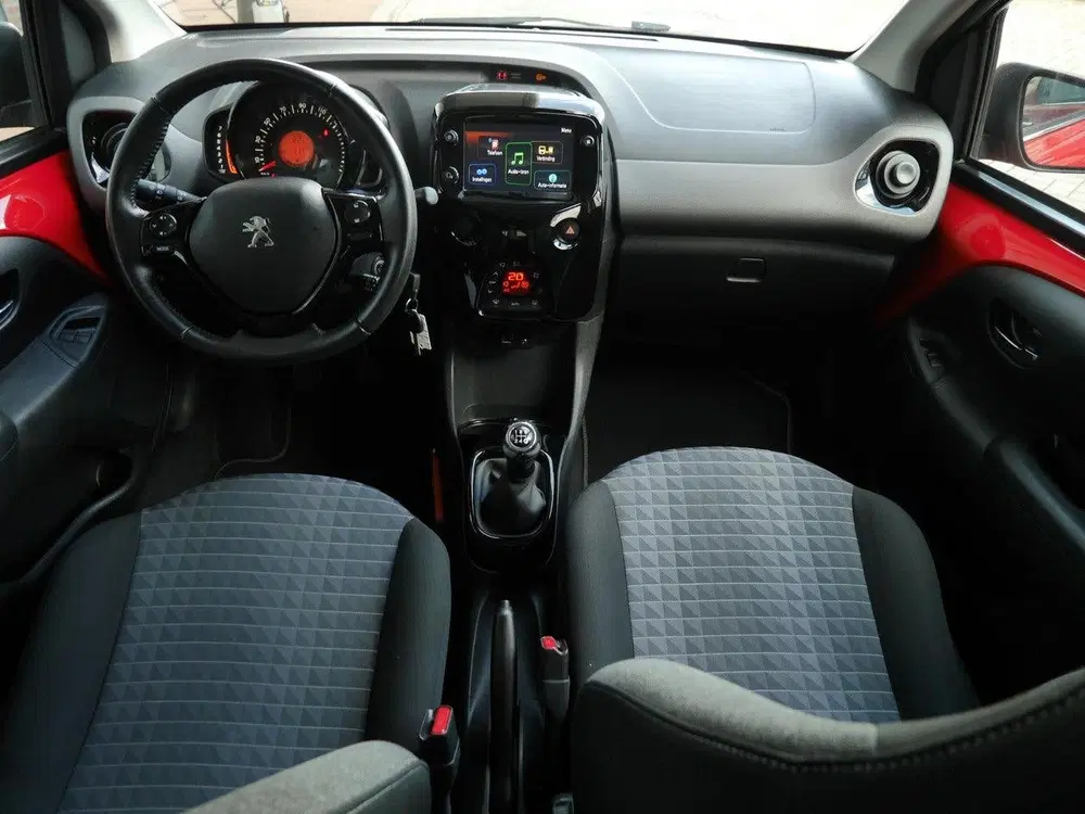 Peugeot 108 1.0 e-VTi Allure uit 2021, foto 7