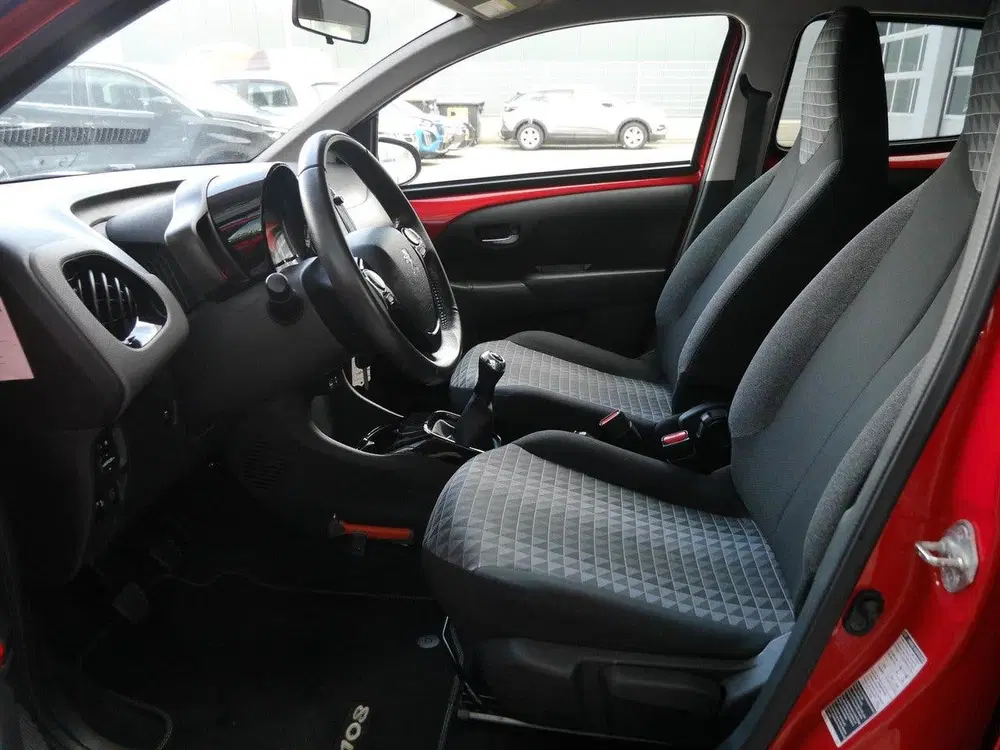 Peugeot 108 1.0 e-VTi Allure uit 2021, foto 8
