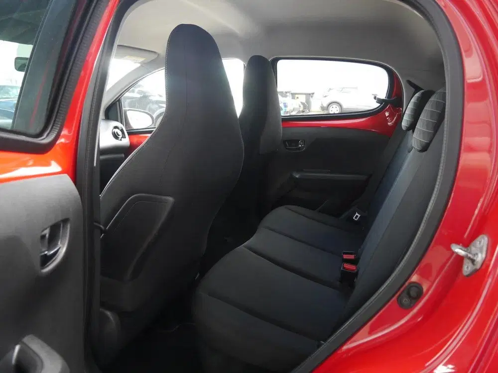 Peugeot 108 1.0 e-VTi Allure uit 2021, foto 9