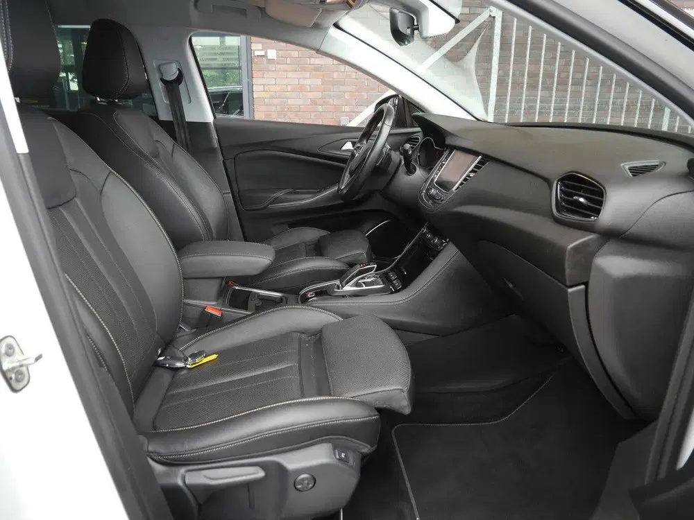Opel Grandland X 1.6 Turbo Hybrid4 Ultimate uit 2020, foto 15