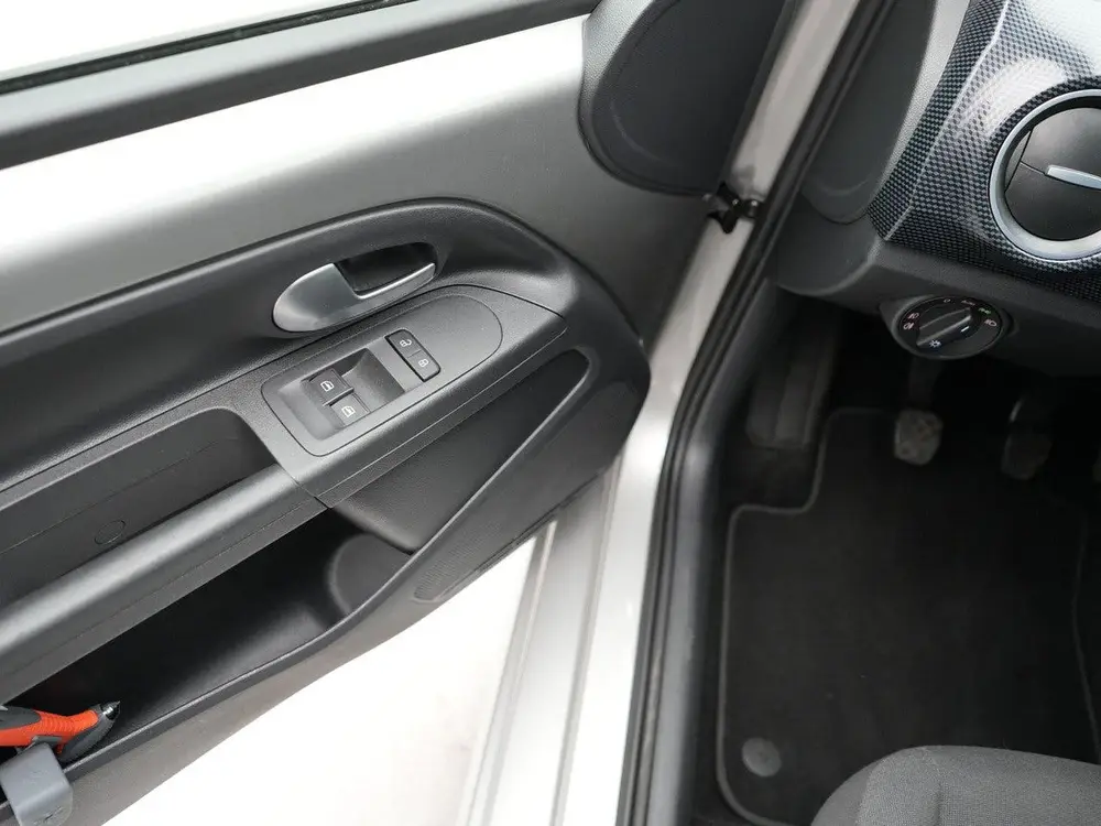 Volkswagen Up! 1.0 R-Line Bluetooth | Camera & parkeersensor uit 2023, foto 20