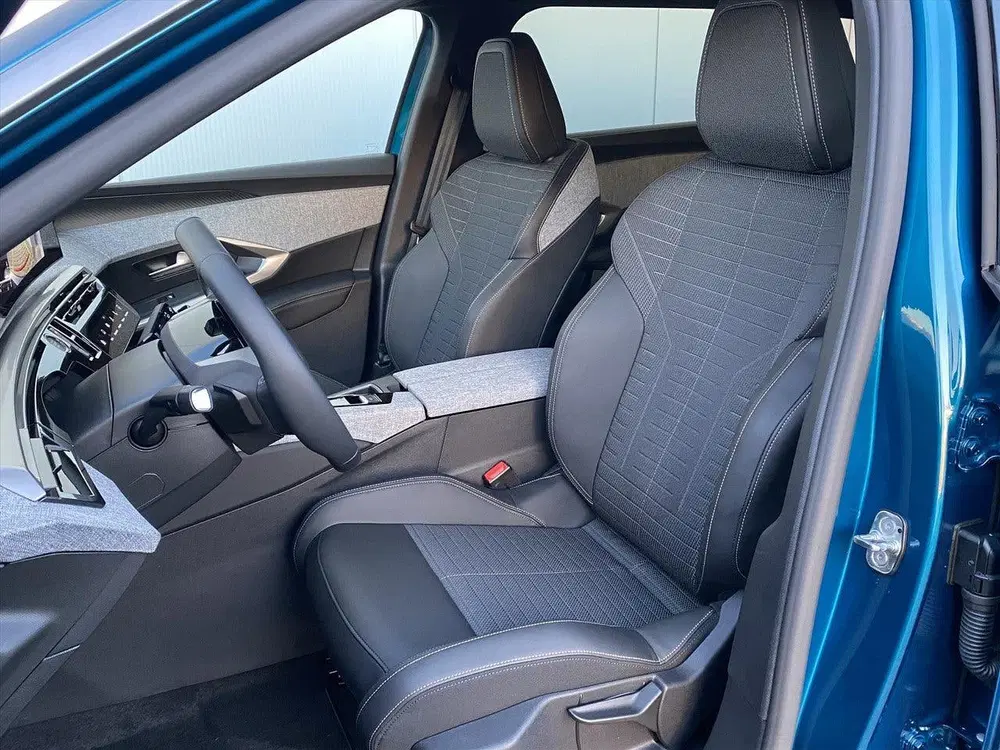 Peugeot 5008 1.2 Hybrid 145pk e-DCS6 Allure I Demo deal uit 2025, foto 13