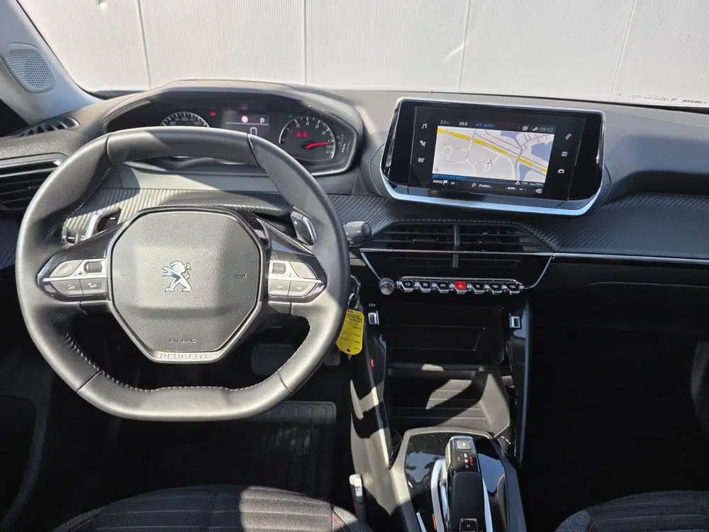Peugeot 2008 1.2 130pk Active Pack Navigatie uit 2021, foto 10