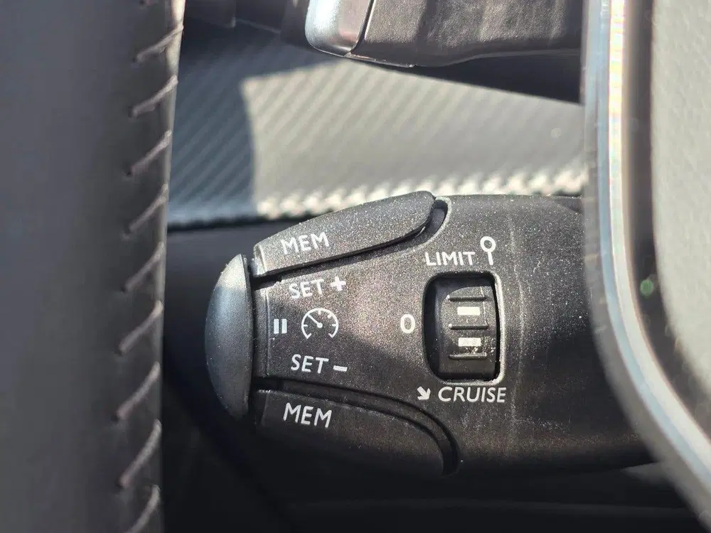 Peugeot 2008 1.2 130pk Active Pack Navigatie uit 2021, foto 15
