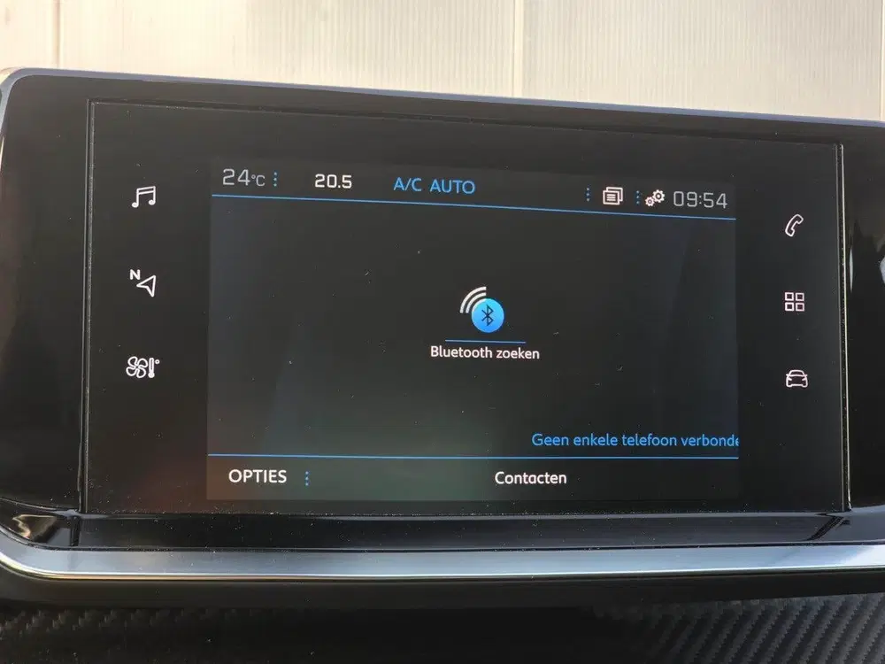 Peugeot 2008 1.2 130pk Active Pack Navigatie uit 2021, foto 19