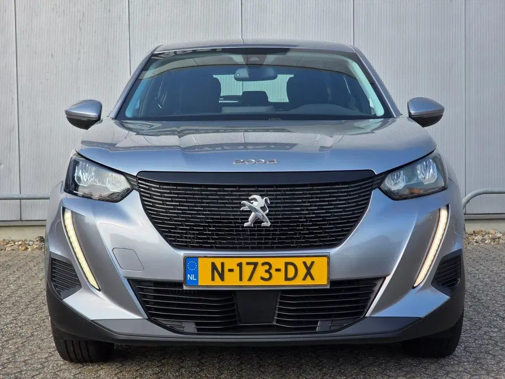 Peugeot 2008 1.2 130pk Active Pack Navigatie uit 2021, foto 2
