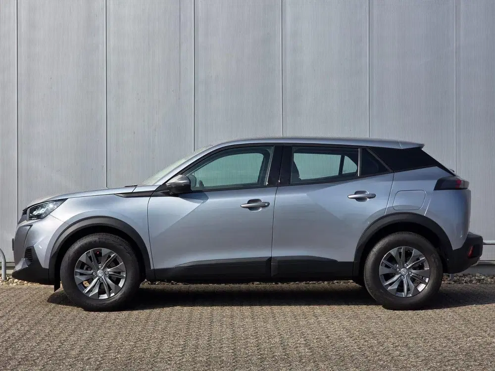 Peugeot 2008 1.2 130pk Active Pack Navigatie uit 2021, foto 3