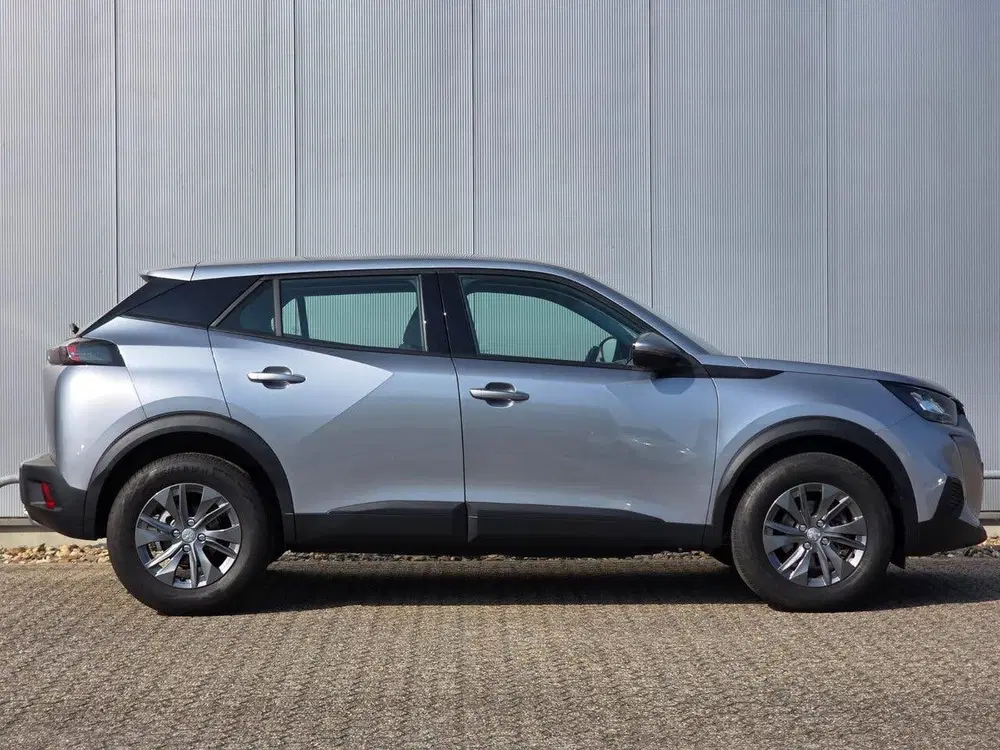 Peugeot 2008 1.2 130pk Active Pack Navigatie uit 2021, foto 4