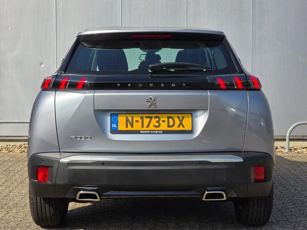 Peugeot 2008 1.2 130pk Active Pack Navigatie uit 2021, foto 5