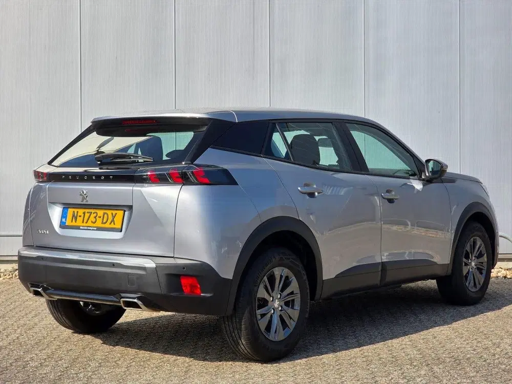 Peugeot 2008 1.2 130pk Active Pack Navigatie uit 2021, foto 6