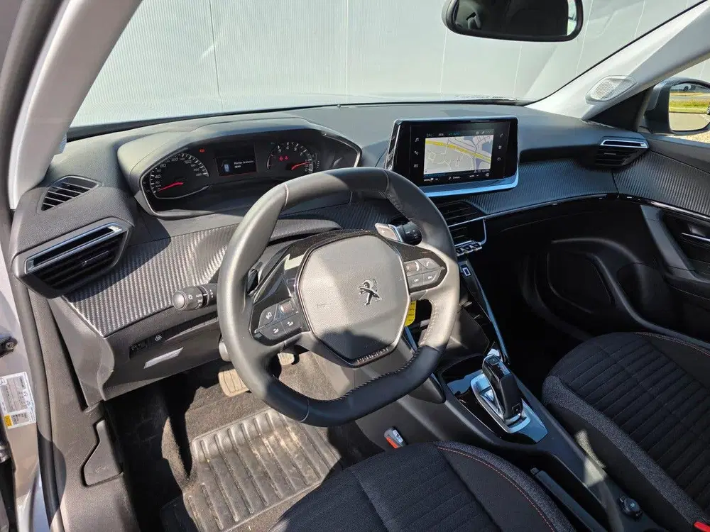 Peugeot 2008 1.2 130pk Active Pack Navigatie uit 2021, foto 8