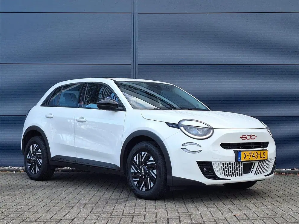 Fiat 600e 54kWh 156pk Red uit 2023, foto 4
