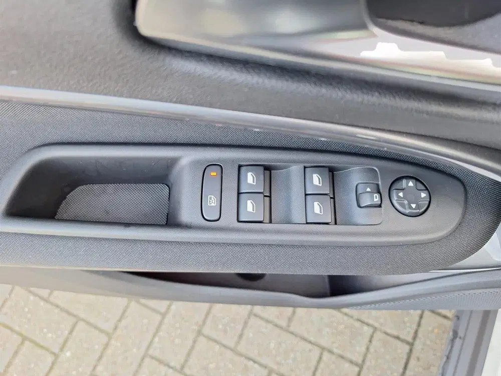 Fiat 600e 54kWh 156pk Red uit 2023, foto 8