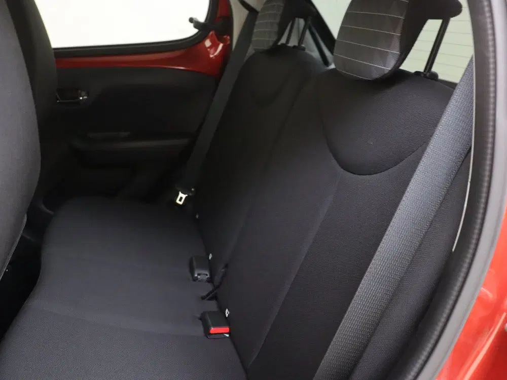 Peugeot 108 1.0 e-VTi Allure uit 2021, foto 12