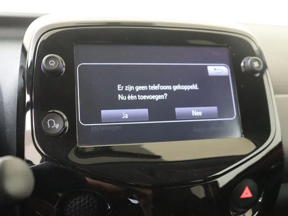 Peugeot 108 1.0 e-VTi Allure uit 2021, foto 16
