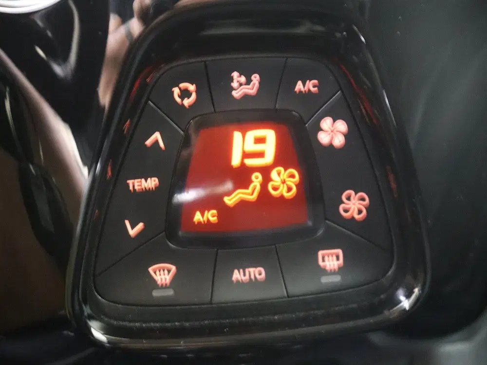 Peugeot 108 1.0 e-VTi Allure uit 2021, foto 19