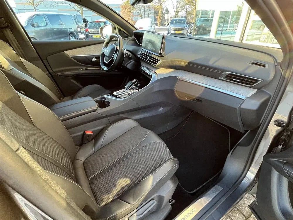 Peugeot 5008 1.2 130pk Automaat GT uit 2022, foto 19