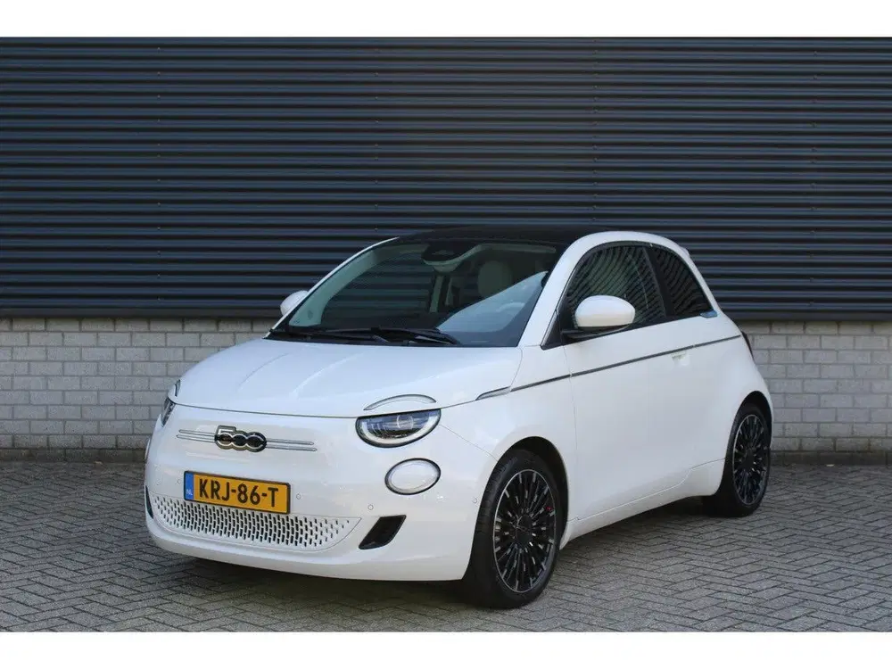 Fiat 500 La Prima 42 kWh SOH 97.1% Panoramadak (bj uit 2024