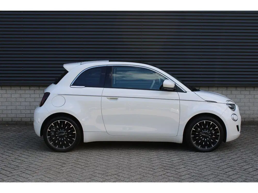 Fiat 500 La Prima 42 kWh SOH 97.1% Panoramadak (bj uit 2024, foto 6