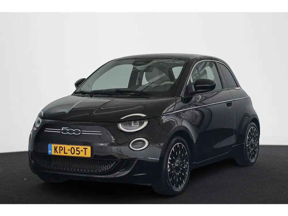 Fiat 500e La Prima 42 kWh Pano Leder Stoelverwarming uit 2024