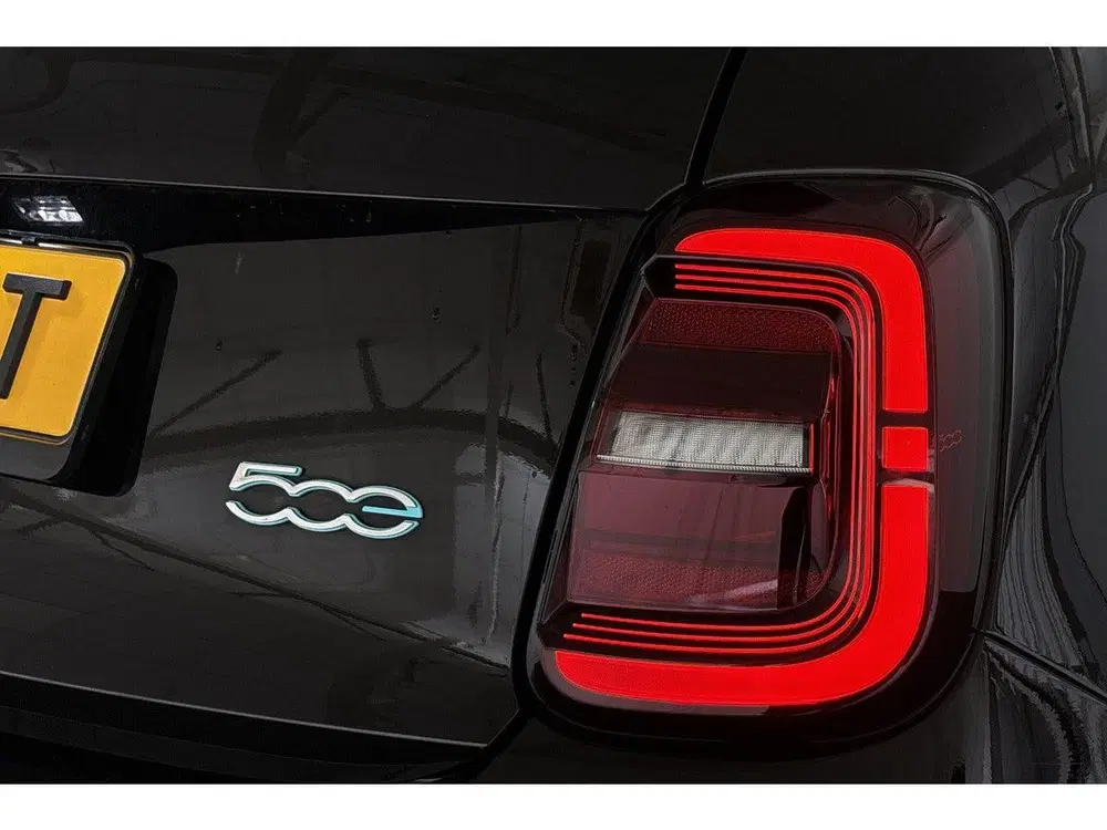 Fiat 500e La Prima 42 kWh Pano Leder Stoelverwarming uit 2024, foto 19