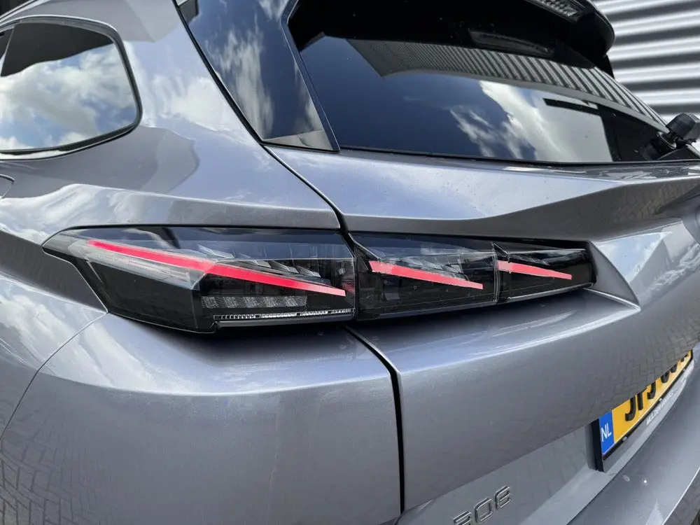 Peugeot 308 SW GT 1.6 HYbrid PHEV 225pk e-EAT8 uit 2024, foto 11