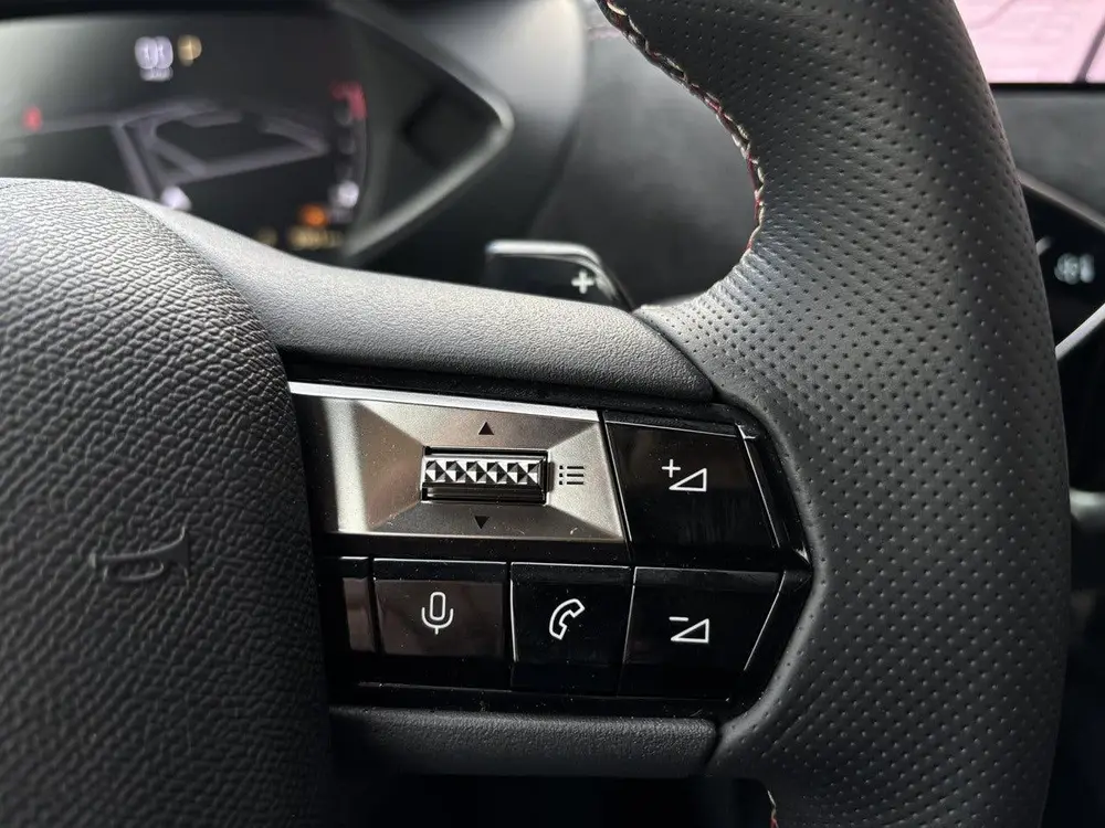 DS Automobiles DS 3 DS DS 3 Performance Line+ 1.2 Turbo 130pk uit 2023, foto 19