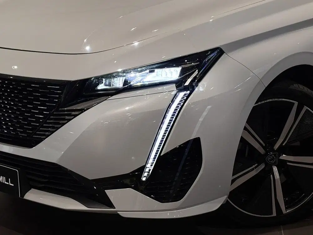 Peugeot 308 SW GT 1.6 HYbrid PHEV 225pk e-EAT8 uit 2024, foto 2