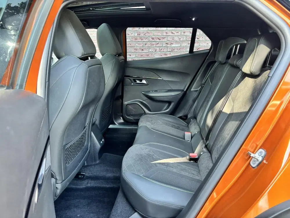 Peugeot 2008 GT Pack 1.2 Turbo 130pk uit 2021, foto 10