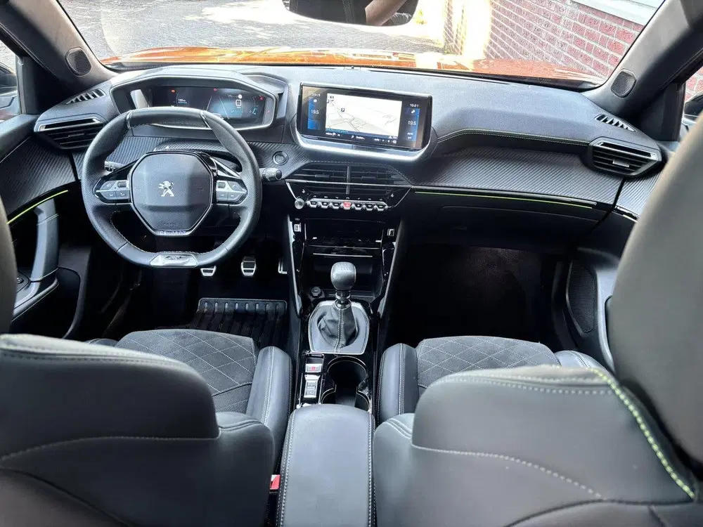 Peugeot 2008 GT Pack 1.2 Turbo 130pk uit 2021, foto 13