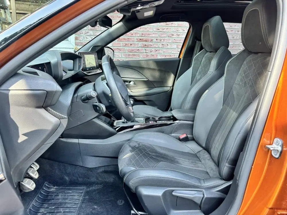 Peugeot 2008 GT Pack 1.2 Turbo 130pk uit 2021, foto 9