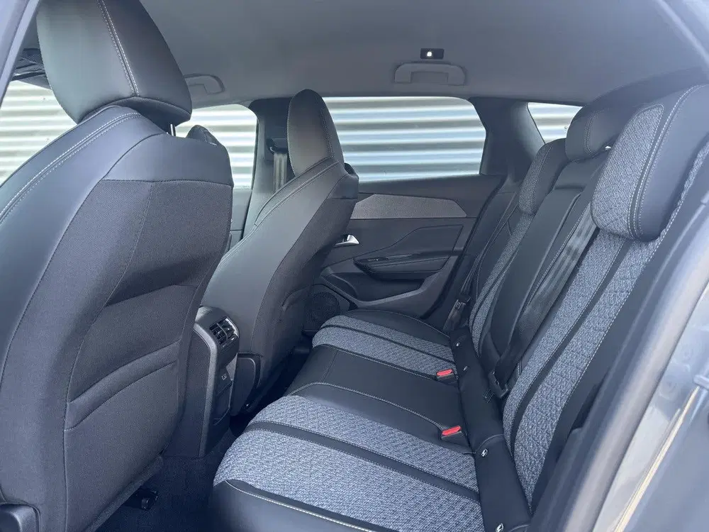 Peugeot 308 SW Allure 1.2 Hybrid 145pk e-DCS6 uit 2025, foto 17