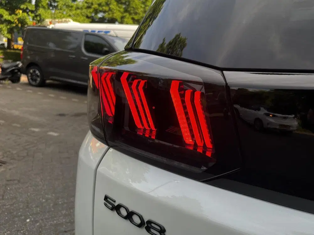Peugeot 5008 GT Pack Business 1.6 Turbo 180pk EAT8 uit 2023, foto 16