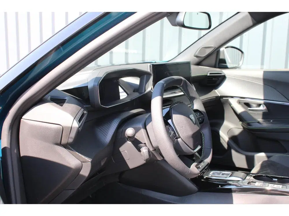 Peugeot 2008 1.2 Hybrid 145 GT Navigatie uit 2026, foto 9