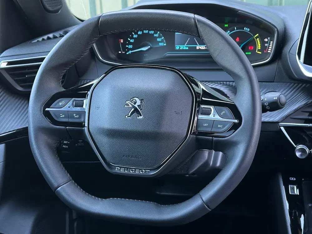 Peugeot 2008 EV Active Pack 50 kWh Navigatie uit 2023, foto 10