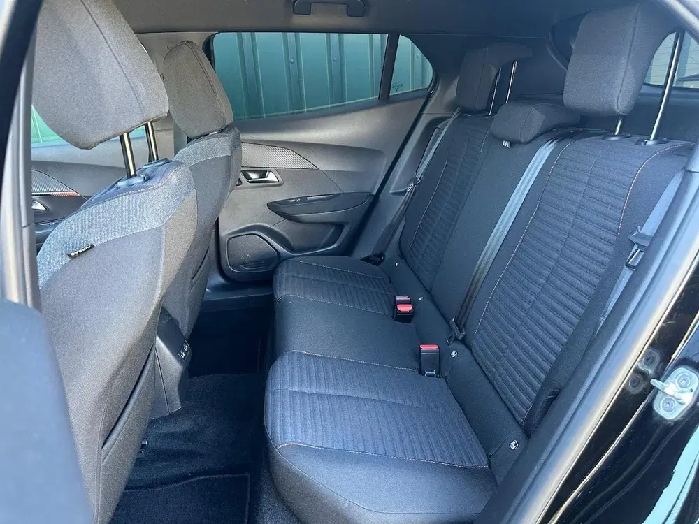 Peugeot 2008 EV Active Pack 50 kWh Navigatie uit 2023, foto 12