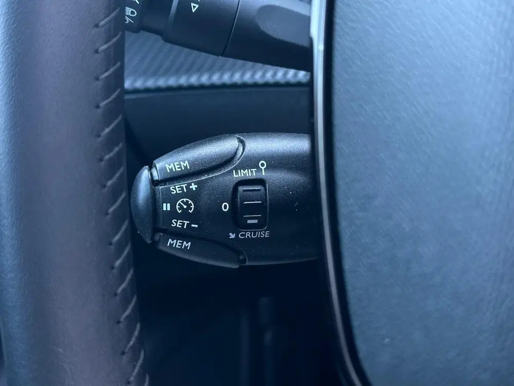 Peugeot 2008 EV Active Pack 50 kWh Navigatie uit 2023, foto 13